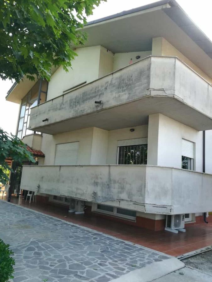 Old Club Casa Vacanze Carlo Trani Априлия Екстериор снимка