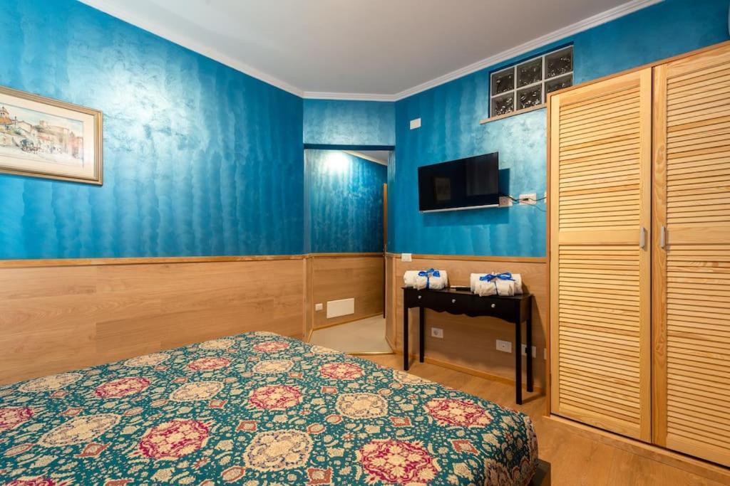Old Club Casa Vacanze Carlo Trani Априлия Екстериор снимка