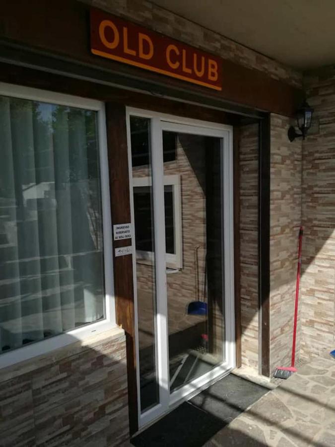 Old Club Casa Vacanze Carlo Trani Априлия Екстериор снимка