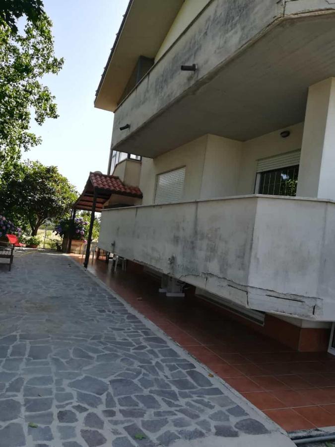 Old Club Casa Vacanze Carlo Trani Априлия Екстериор снимка