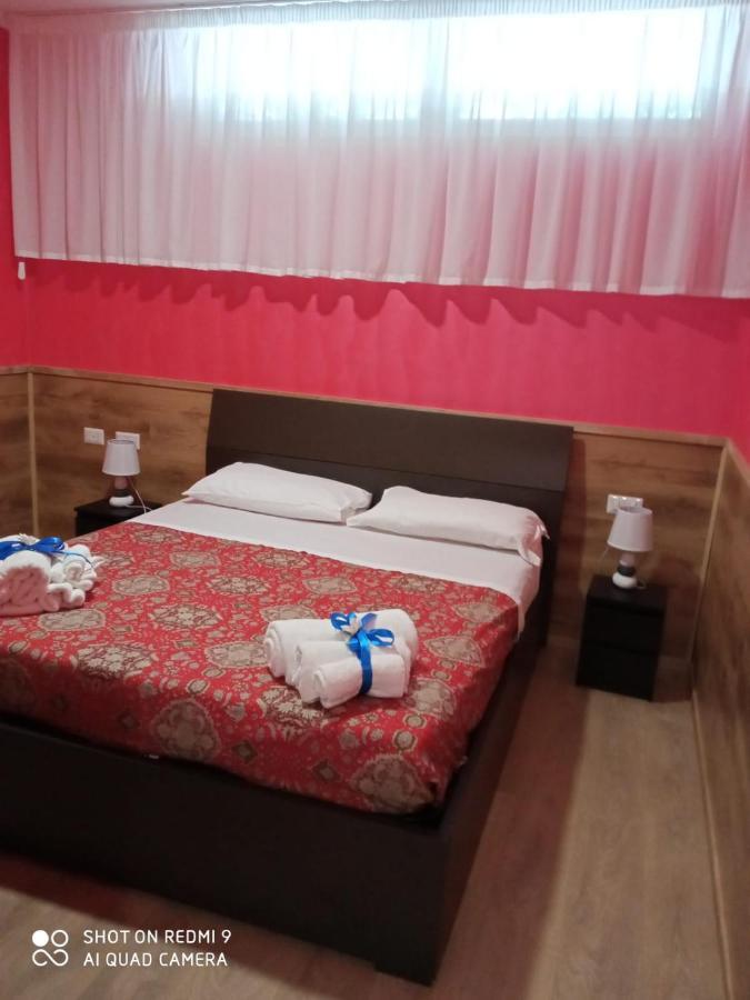Old Club Casa Vacanze Carlo Trani Априлия Екстериор снимка