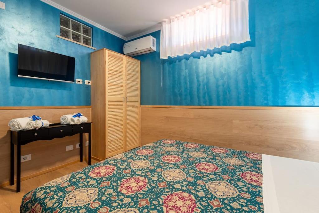 Old Club Casa Vacanze Carlo Trani Априлия Екстериор снимка